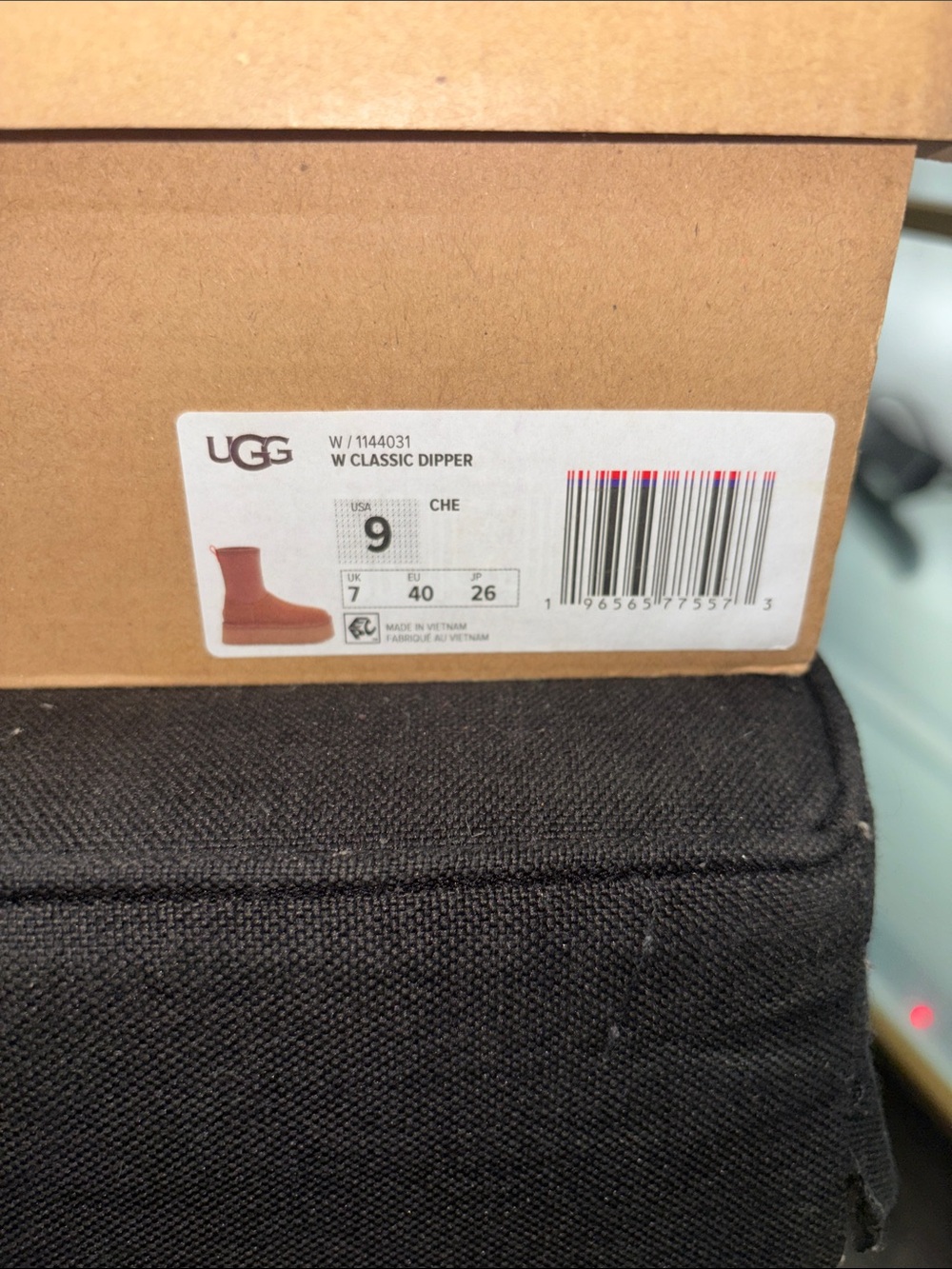 Ugg - Picture 7 of 16